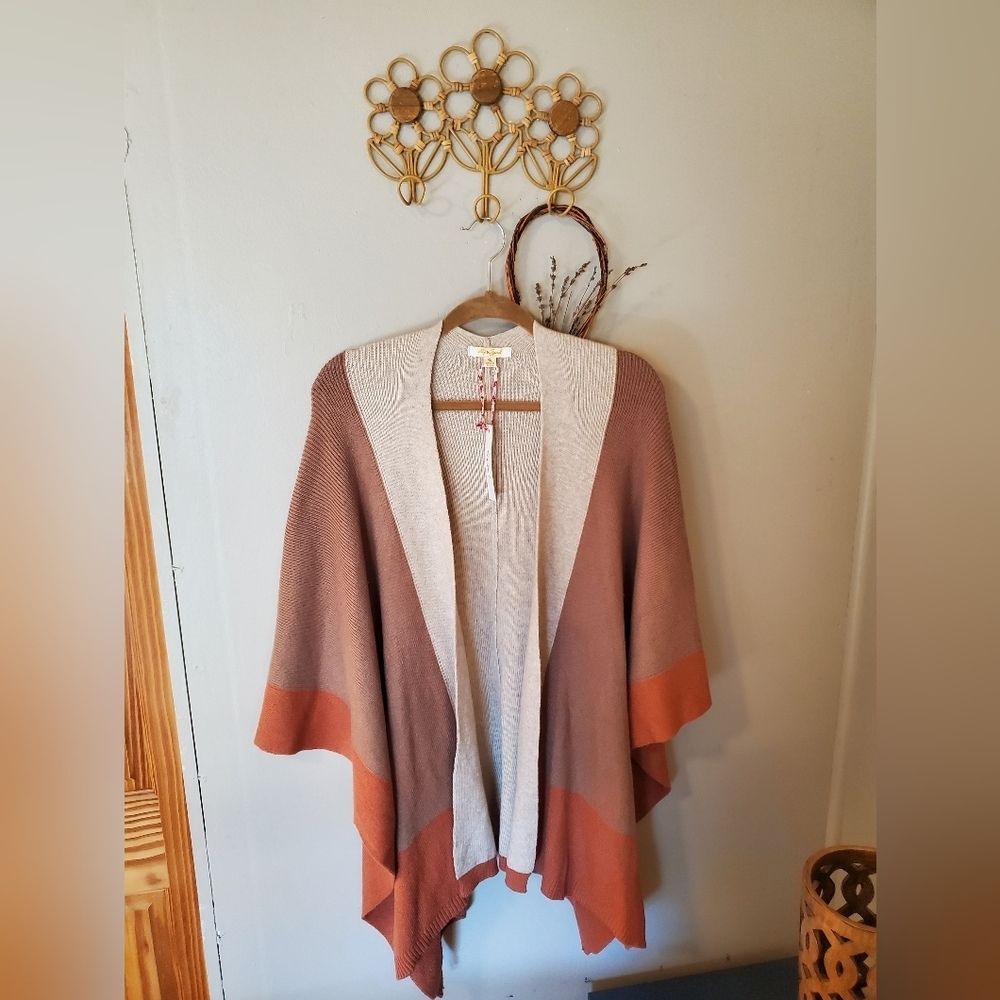 Cozy Color Block Wrap - Picture 4 of 9